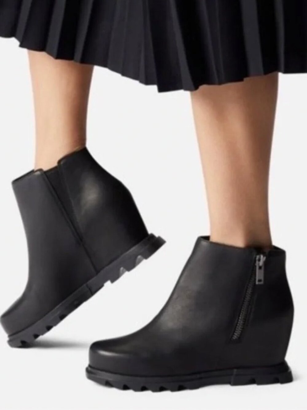 SOREL Joan of Arctic III Waterproof Lug Sole Zip Wedge Booties Black Size 9.5